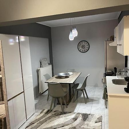 Central Modern Apartment Wolos Zewnętrze zdjęcie