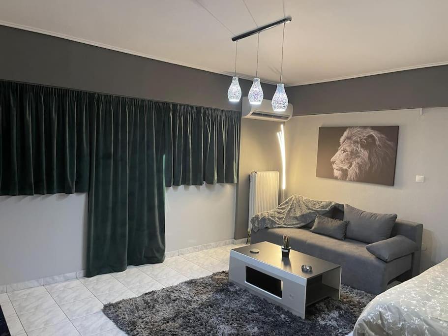 Central Modern Apartment Wolos Zewnętrze zdjęcie