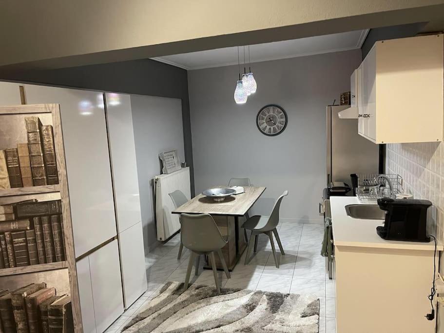 Central Modern Apartment Wolos Zewnętrze zdjęcie