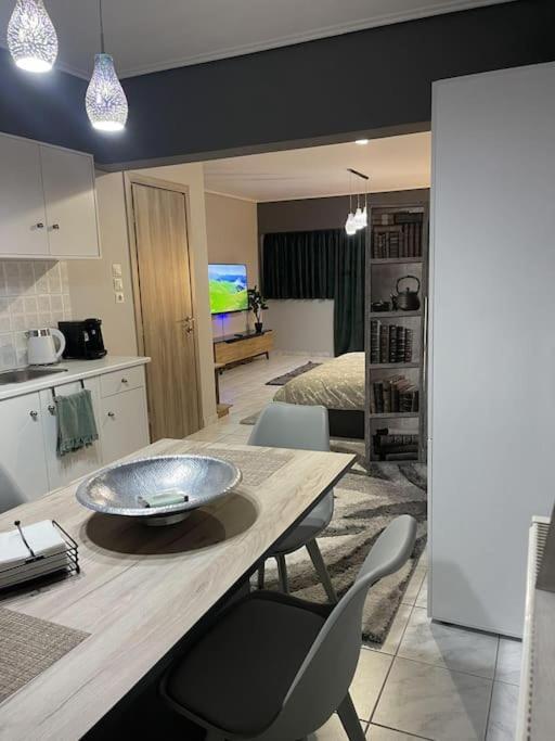 Central Modern Apartment Wolos Zewnętrze zdjęcie