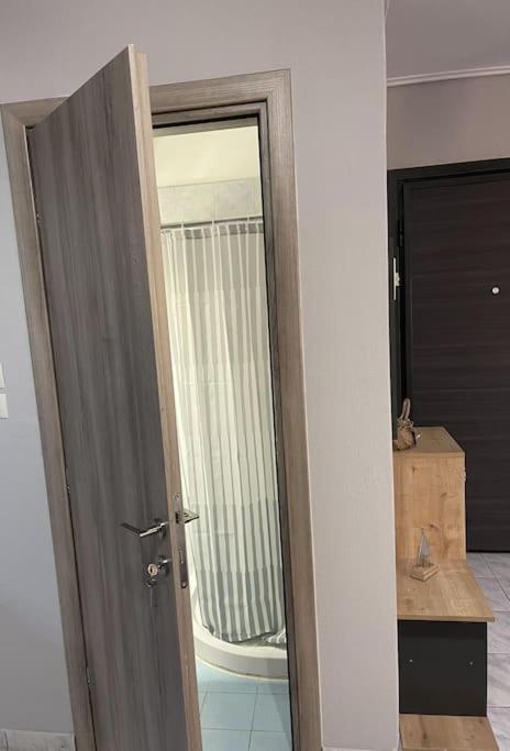 Central Modern Apartment Wolos Zewnętrze zdjęcie